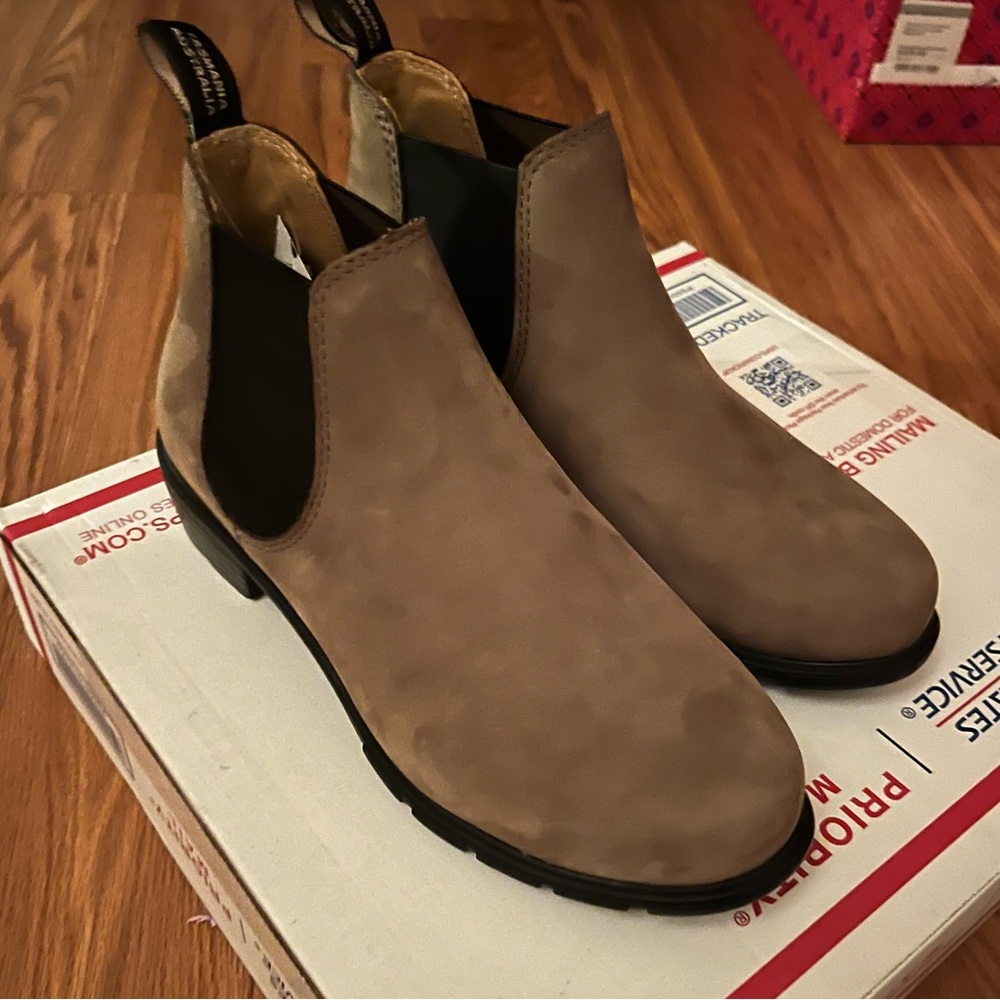 Blundstone 1974 Stone Ankle Chelsea Boot - Picture 2 of 11